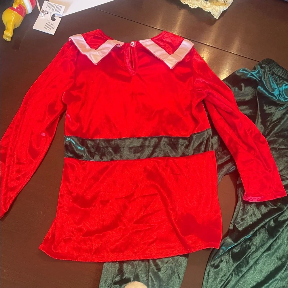 Red and Green Elf Costume for Kids nwt two pieces soft size 120 or 6/7